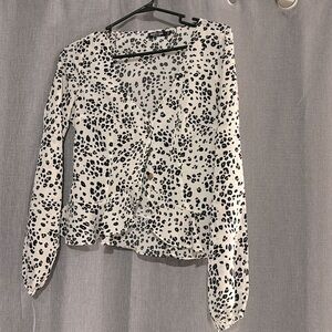 Nasty Gal blouse in size 6US. Balloon sleeves with 3 buttons. Worn once.